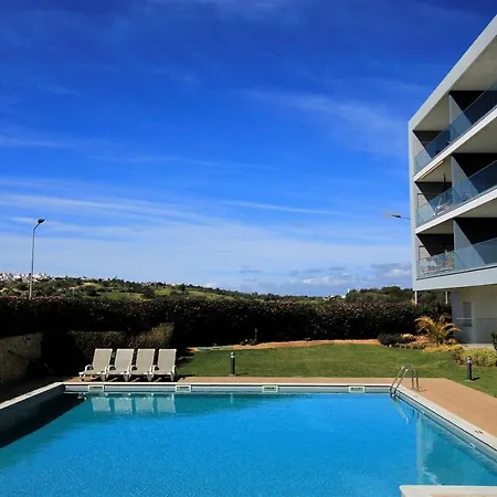 Prestige With Pool By Homing Apartment