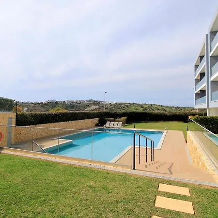 Prestige With Pool By Homing Apartamento *