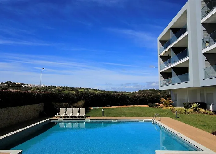 Prestige With Pool By Homing Apartment