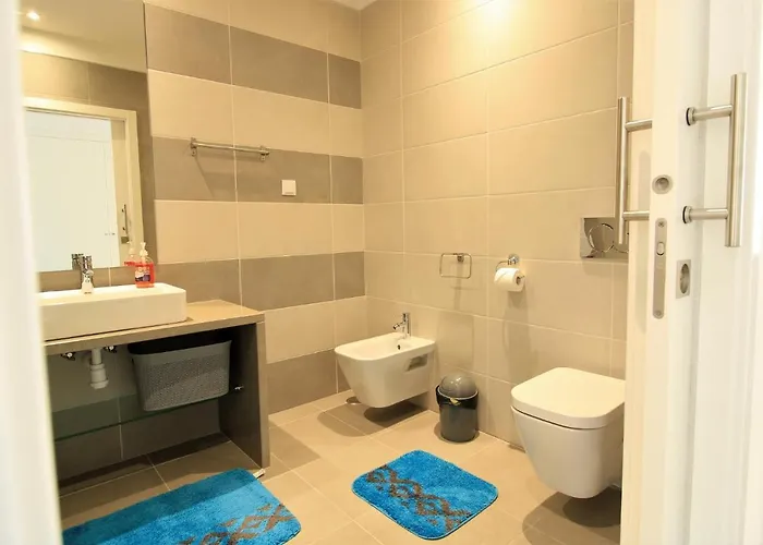 Prestige With Pool By Homing Apartment